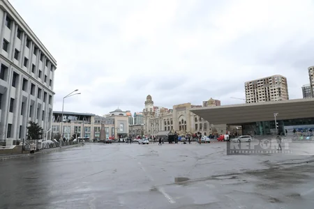 Avtomobilsiz 28 May metrostansiyası və dəmiryolu vağzalının qarşısı - FOTOREPORTAJ