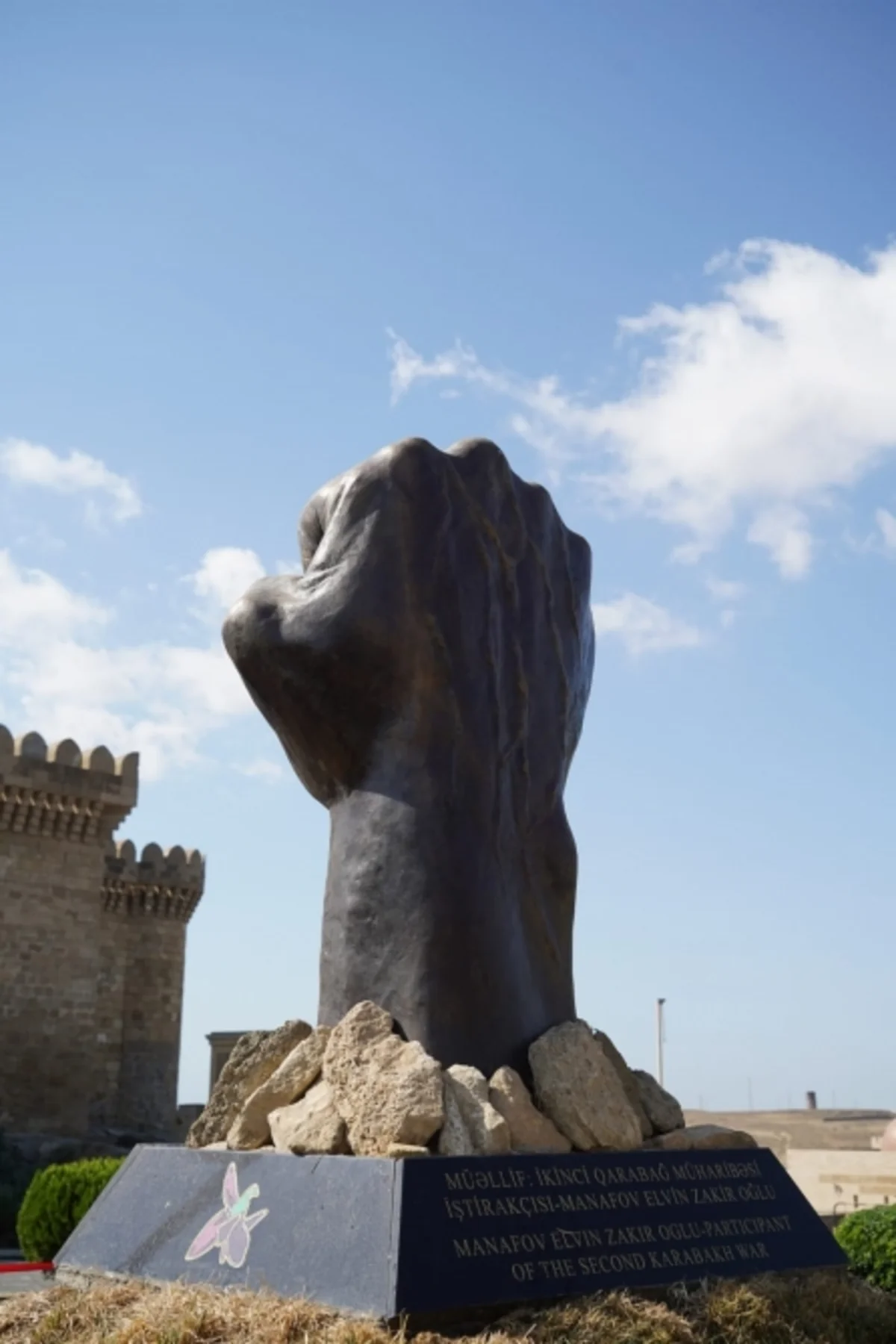 “Dəmir yumruq” abidəsinin açılışı olub