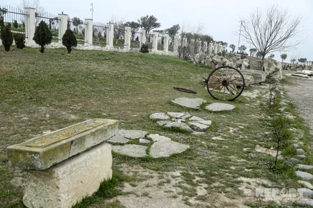 Turist bolluğu yaşayan şəraitsiz qoruq - REPORTAJ