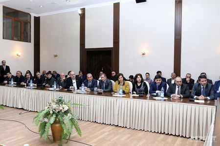 Nazir Qarabağ müharibəsi iştirakçıları və şəhid ailələri ilə görüş keçirir
