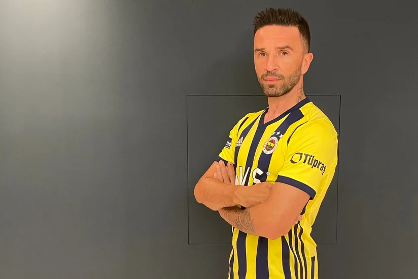 Fənərbağça futbolçusu ilə vidalaşdı - RƏSMİ