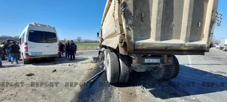 Ağstafada mikroavtobusla yük maşınının toqquşduğu qəzada ölənlərin sayı 3-ə çatıb
