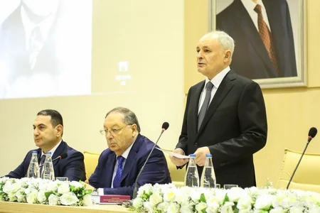 Dövlət Həkimləri Təkmilləşdirmə İnstitutunda Əziz Əliyevin 120 illik yubileyinə həsr olunan konfrans keçirilib