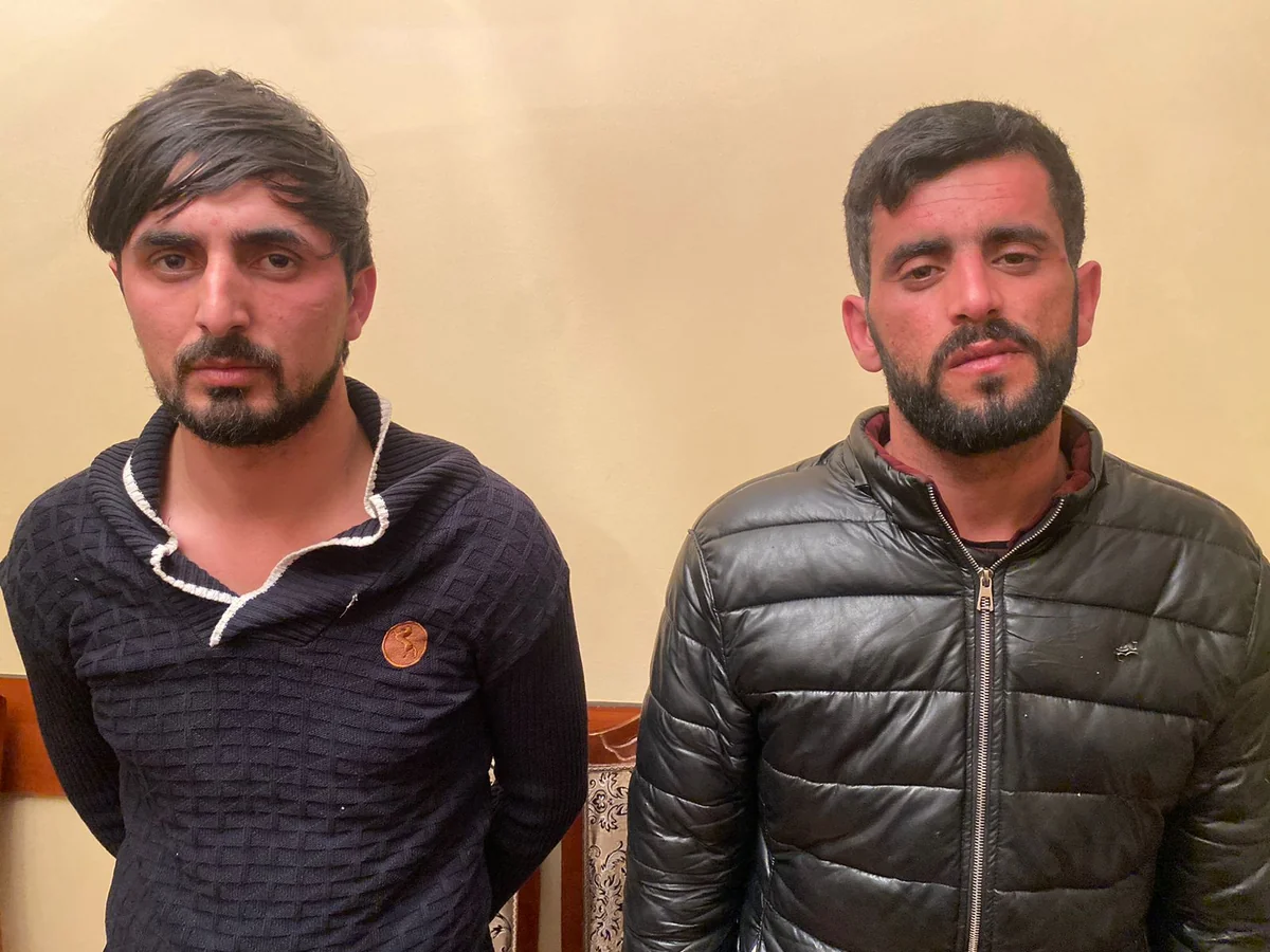 Narkotik qarşılığında xarici ölkə vətəndaşına narkokuryerlik edən iki nəfər saxlanılıb
