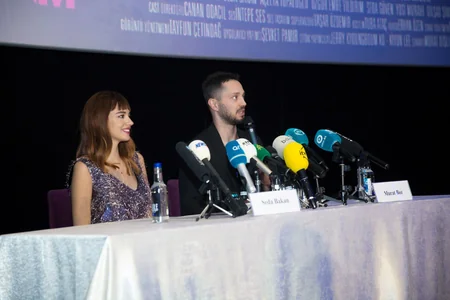Мурат Боз и Седа Бакан в CinemaPlus - ВИДЕО