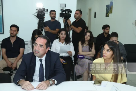 Bakıda və ətraf ərazilərdə nəqliyyat infrastrukturunun təkmilləşdirilməsi müzakirə olunub