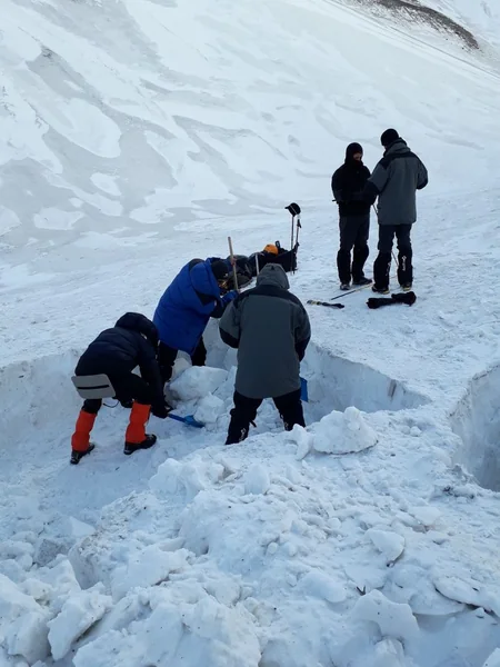 Qərargah: Hava şəraitinin kəskin pisləşməsi itkin düşmüş alpinistlərin axtarışlarını çətinləşdirib