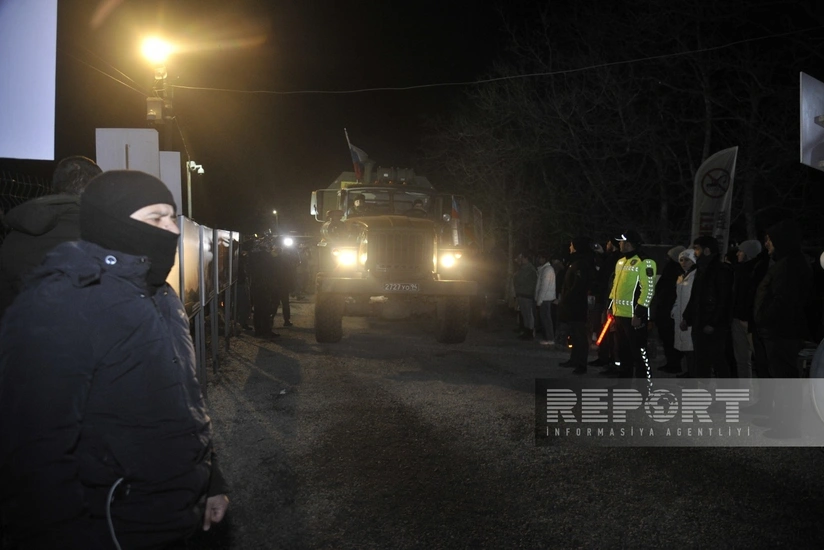 Rusiya sülhməramlıları erməni yeniyetmələrini aksiya ərazisindən keçməklə Xankəndi istiqamətinə aparıb