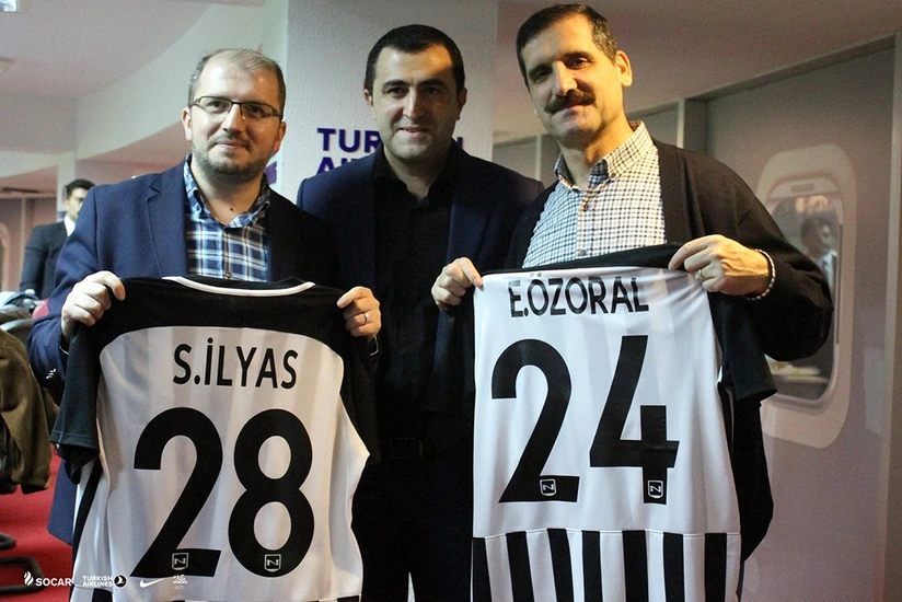 Türkiyənin Azərbaycandakı səfirinə Neftçinin forması təqdim olunub