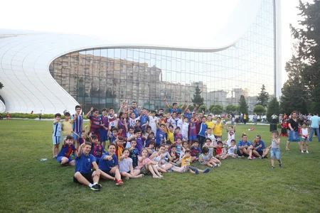 Heydər Əliyev Mərkəzinin parkında uşaqlar arasında futbol turniri olub