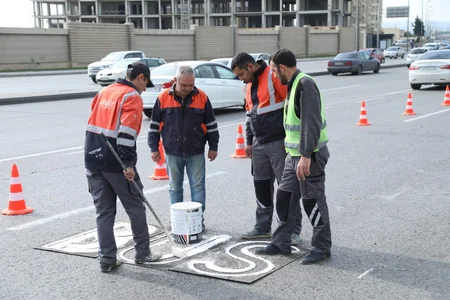 Paytaxtda daha bir marşrut xəttinin hərəkət etdiyi dəhliz üzrə avtobus zolağı çəkillb
