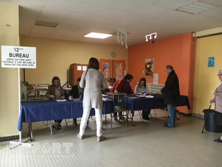 Fransua Olland prezident seçkilərində səs verib - FOTO - YENİLƏNİB