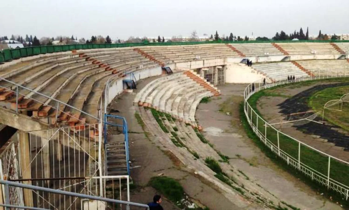 Gəncə şəhər stadionunda söküntü işləri tamamlanıb