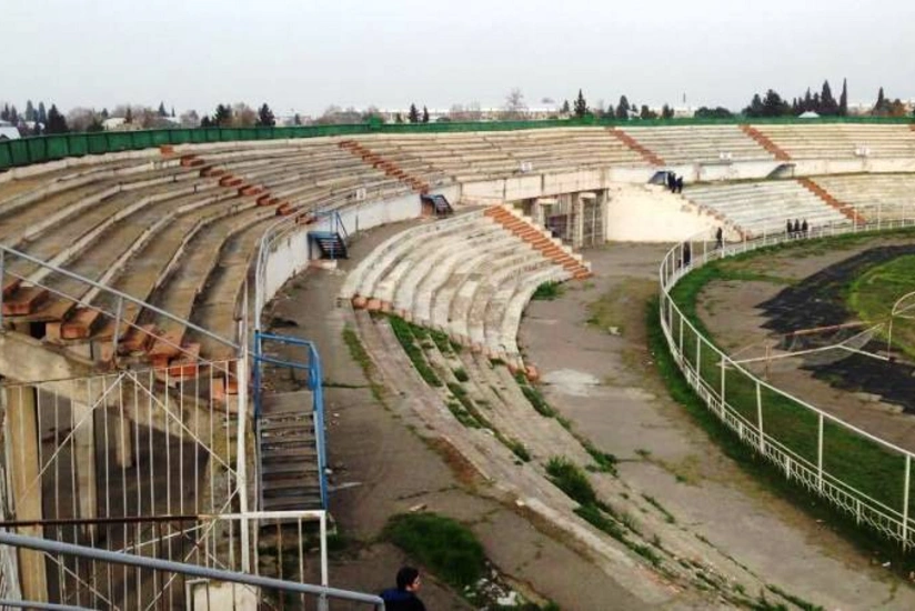 Gəncə şəhər stadionunda söküntü işləri tamamlanıb