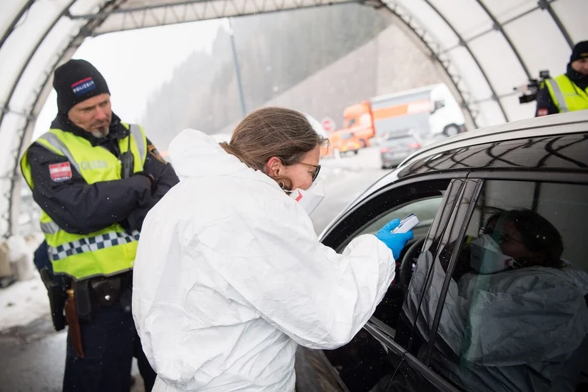 С завтрашнего дня в Австрию смогут въезжать только привитые и переболевшие с ПЦР-тестом