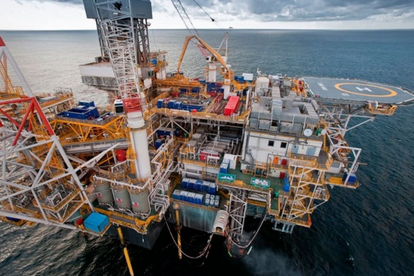 bp does not plan to stop work on offshore platforms this year