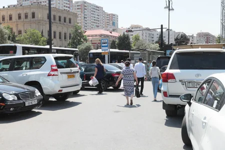 DİN avtomobilləri piyada səkilərində saxlayan sürücülərə müraciət edib