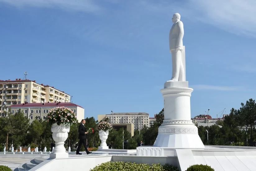President Ilham Aliyev arrived in Sumgayit for a visit