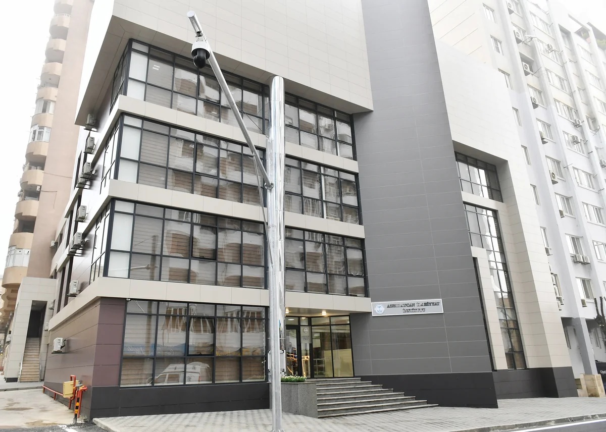 İlahiyyat İnstitutu yeni binaya köçür, köhnə binanın taleyi məlum olub