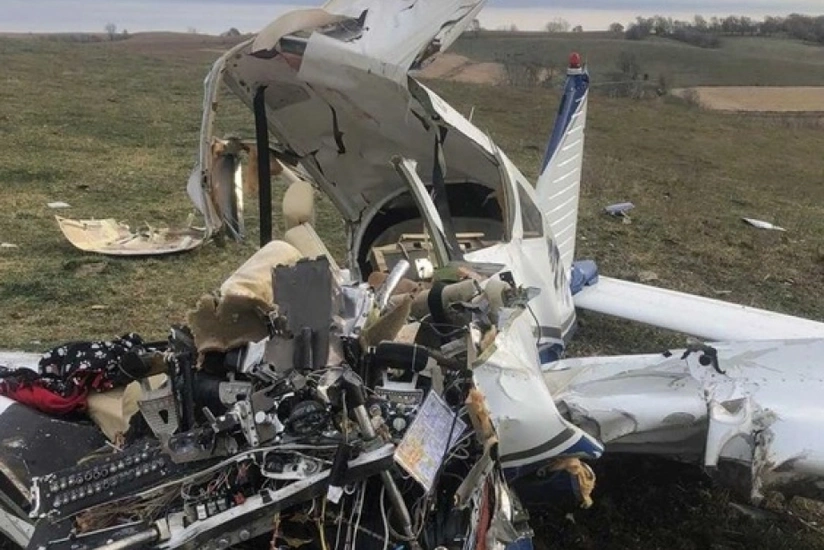 3 killed after small plane crashes into hangar at California airport