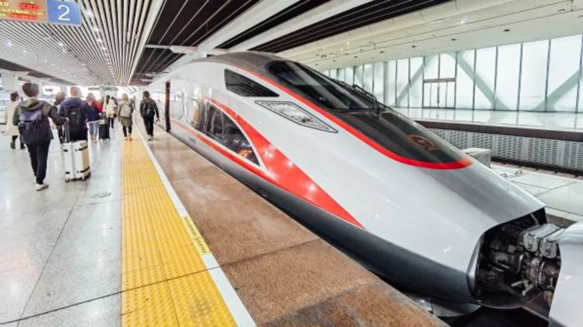 China sees record-breaking daily passenger trips during holiday travel rush