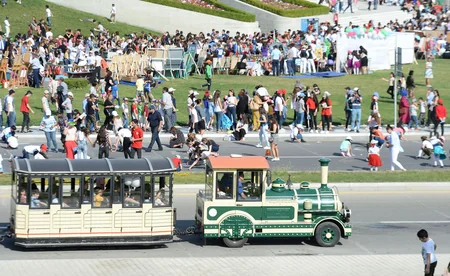 Heydər Əliyev Mərkəzinin parkında Uşaq festivalı keçirilib