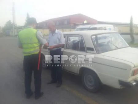 Avtomobilinə şüar yazan sürücü cərimələnib - FOTO