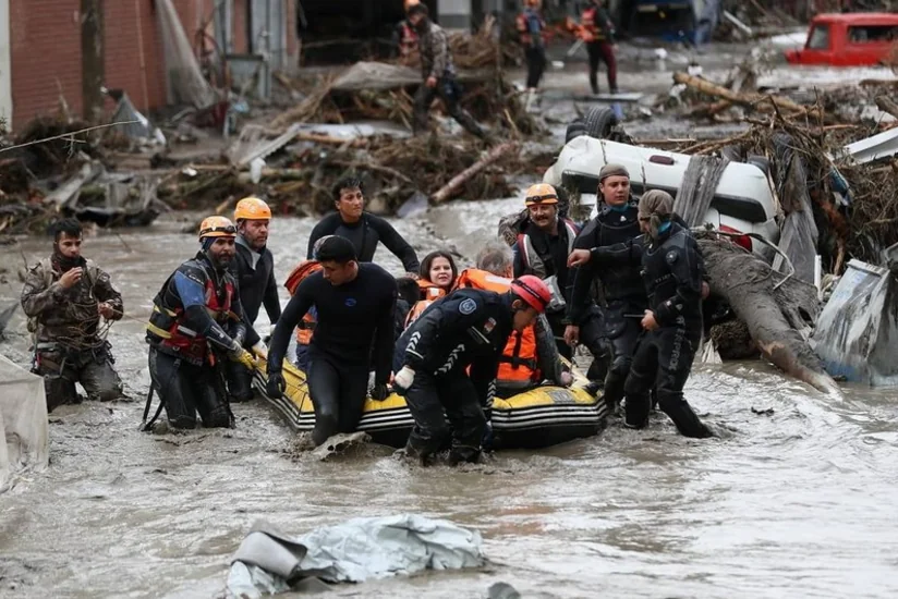 Число погибших при наводнениях в Турции возросло до 82