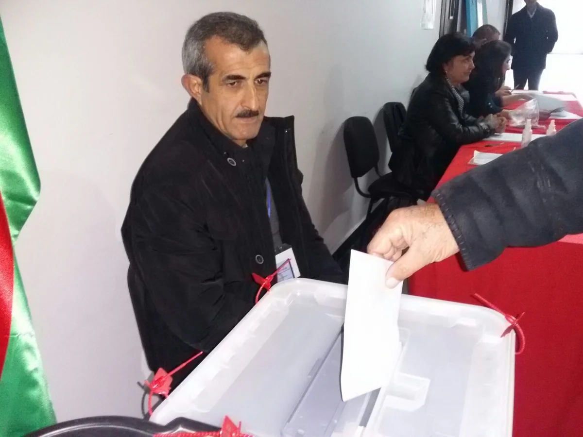 Cəbhə bölgəsində yerləşən hərbi hissələrdə səsvermə keçirilir - FOTO