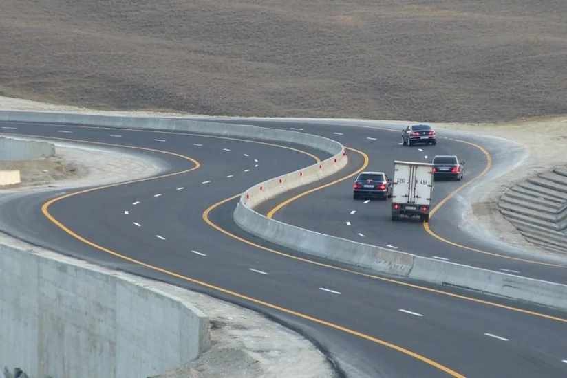 Bakı-Şamaxı magistralının 16 km-lik hissəsinin genişləndirilməsi yekunlaşır