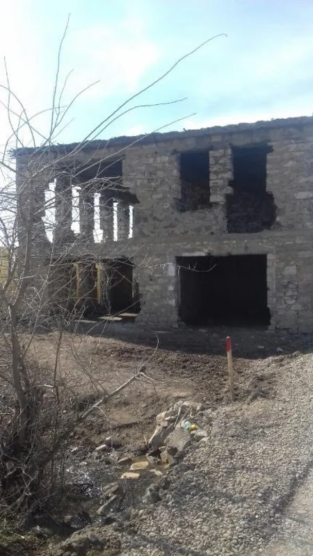 ANAMA: Cocuq Mərcanlı kəndində xeyli qəlpə, 3 ədəd mina gövdəsi və 1 ədəd piyada əleyhinə mina aşkarlanıb