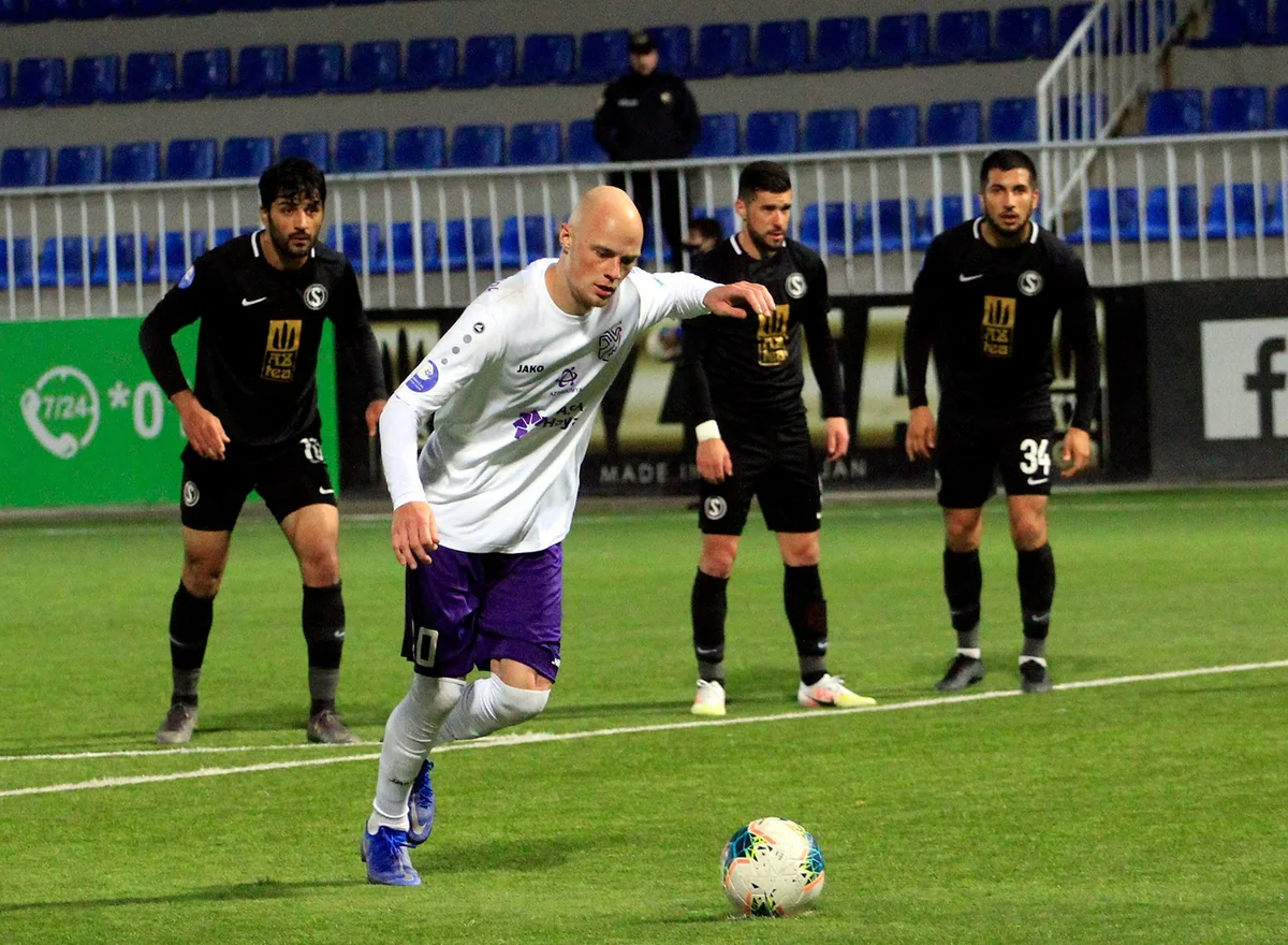Sumqayıt Rəhim Sadıxovla müqavilə imzalayıb