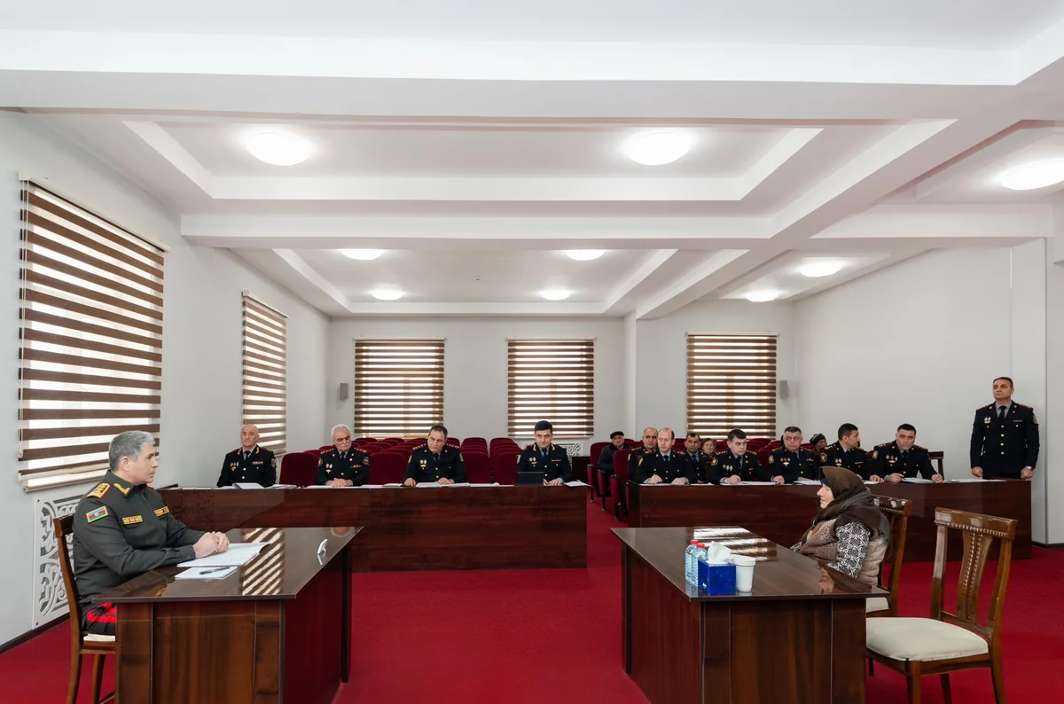 Daxili işlər naziri Gədəbəydə vətəndaş qəbulu və sıra baxışı keçirib