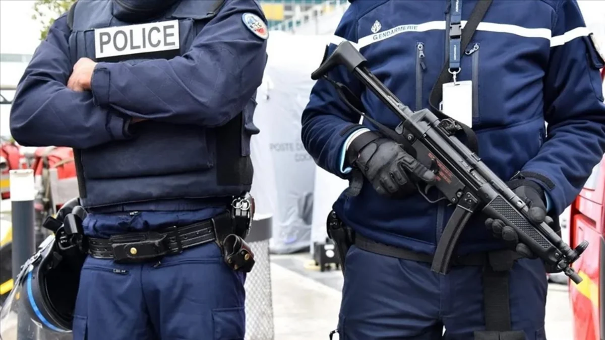 City hall of French Calais evacuated after receiving threatening message