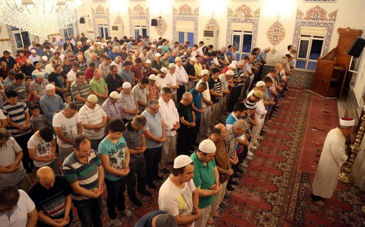 Kütləvi dini mərasimlərlə bağlı yeni qaydalar müəyyənləşir