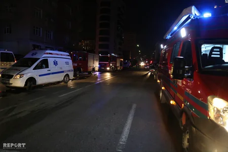Bakıda yaşayış binasında baş vermiş yanğın zamanı 7 nəfər tüstüdən zəhərlənib - FOTO - YENİLƏNİB-2 - VİDEO