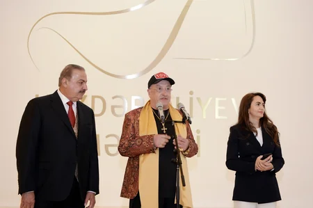 Heydər Əliyev Mərkəzində bəhreynli rəssamın “İlk qığılcım” adlı sərgisi açılıb
