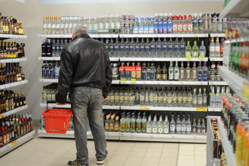 Sumqayıtda orta yaşlı kişi işlədiyi şərab dükanında döyülüb