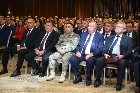 YAP-ın təsis edilməsinin 30 illiyi münasibətilə Xətai rayonunda konfrans keçirilib