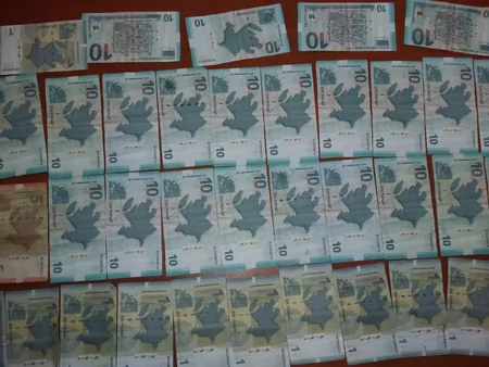 Azərbaycanda saxta pul kəsən iki nəfər tutulub - FOTO