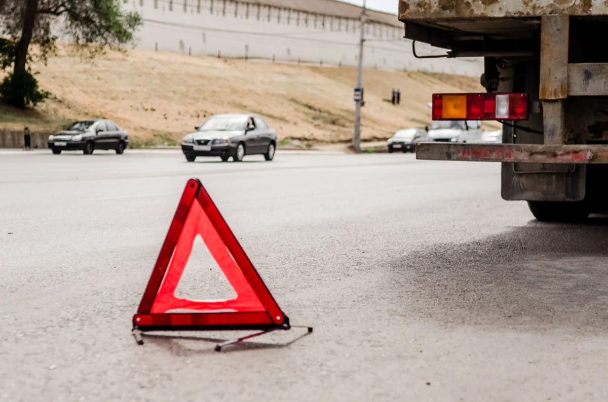 Bakıda KamAZ piyadanı vurub