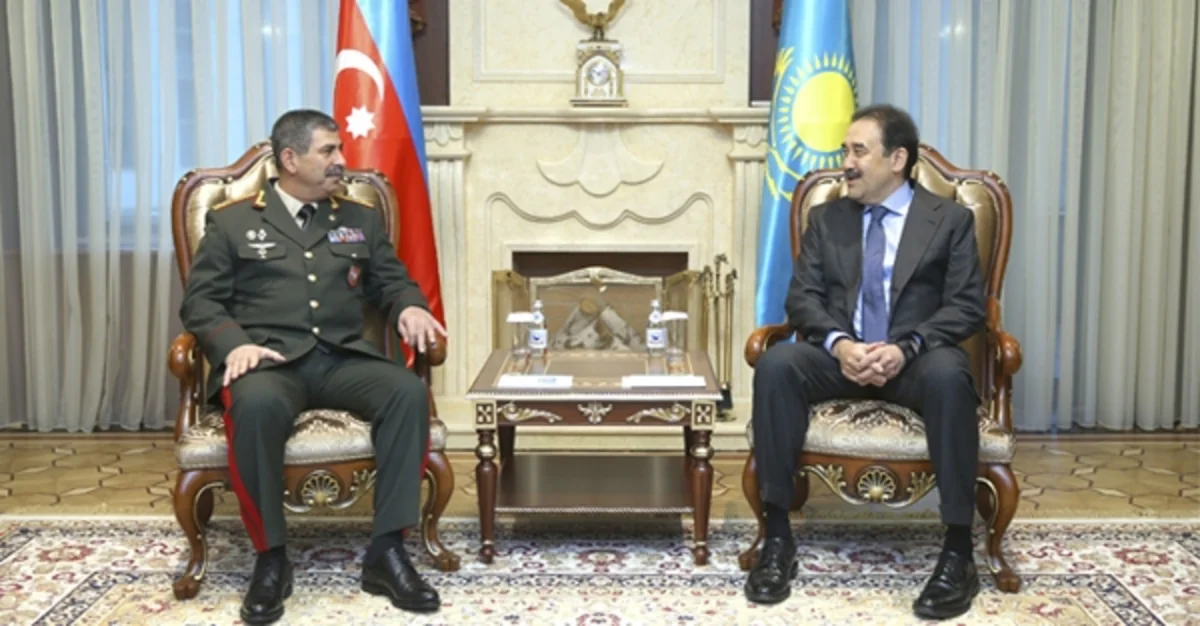 Azərbaycanın müdafiə naziri Qazaxıstanın baş naziri ilə görüşüb