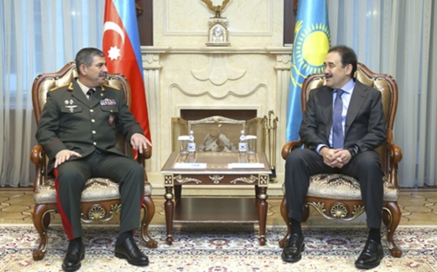 Azərbaycanın müdafiə naziri Qazaxıstanın baş naziri ilə görüşüb