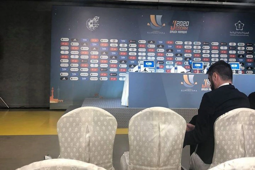 Barselonanın mətbuat konfransı avtobus sürücüsünün stadionları səhv salması üzündən gecikib