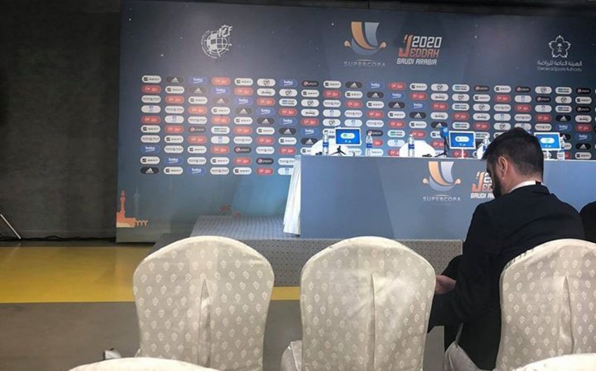 Barselonanın mətbuat konfransı avtobus sürücüsünün stadionları səhv salması üzündən gecikib
