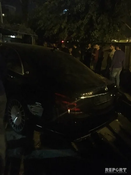 Bakıda Mercedes Opelə, sonra evə çırpılıb, xəsarət alanlar var - FOTO