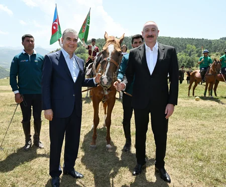 Karabakh horse named “Dostlug” presented to Gurbanguly Berdimuhamedov at Jidir Duzu plain