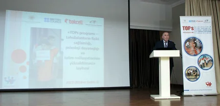 Təhsil Nazirliyi müəllimləri təltif edib