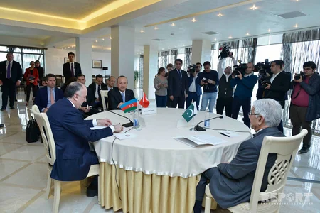 Bakıda Azərbaycan, Türkiyə və Pakistan XİN başçılarının ilk üçtərəfli görüşü başlayıb