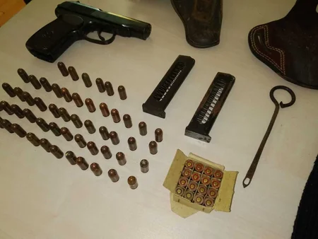 Xızıda avtomobili saxlanılan şəxs polis əməkdaşlarını tapança ilə hədələyərək qaçıb